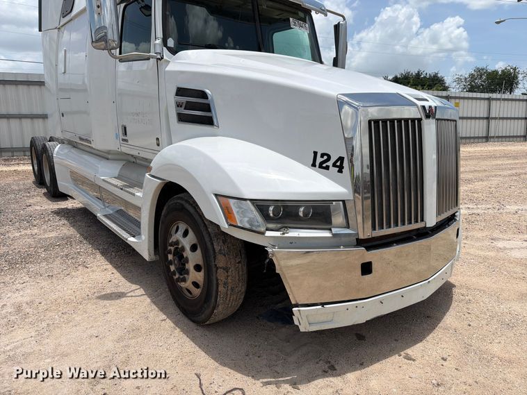 image for item YA3813 2022 Western Star 5700XE semi truck