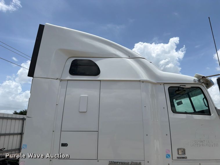 image for item YA3813 2022 Western Star 5700XE semi truck