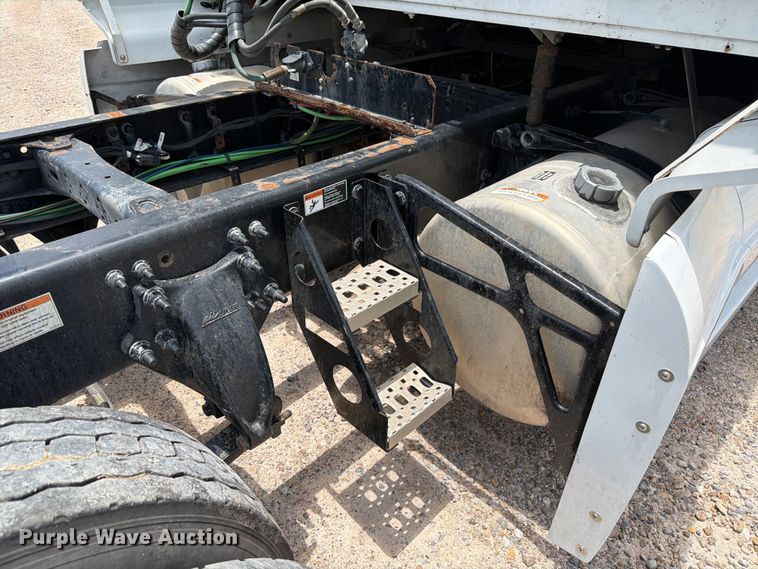 image for item YA3813 2022 Western Star 5700XE semi truck