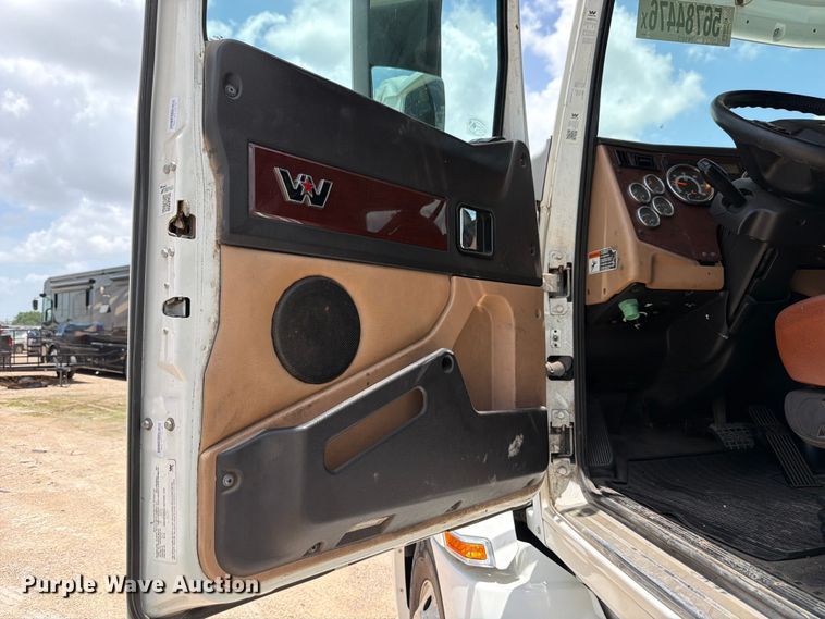 image for item YA3813 2022 Western Star 5700XE semi truck
