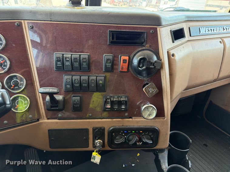 image for item YA3813 2022 Western Star 5700XE semi truck