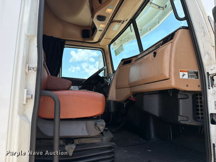image for item YA3813 2022 Western Star 5700XE semi truck