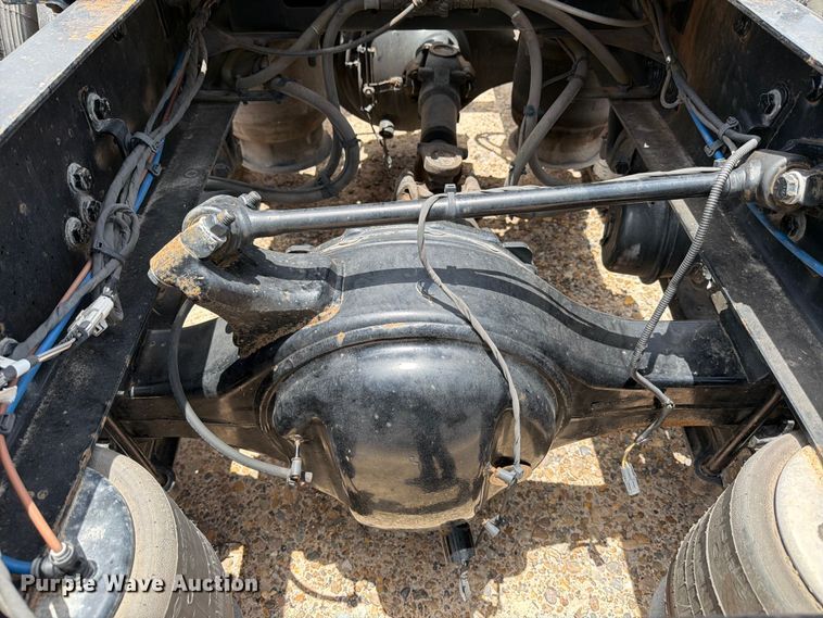 image for item YA3813 2022 Western Star 5700XE semi truck