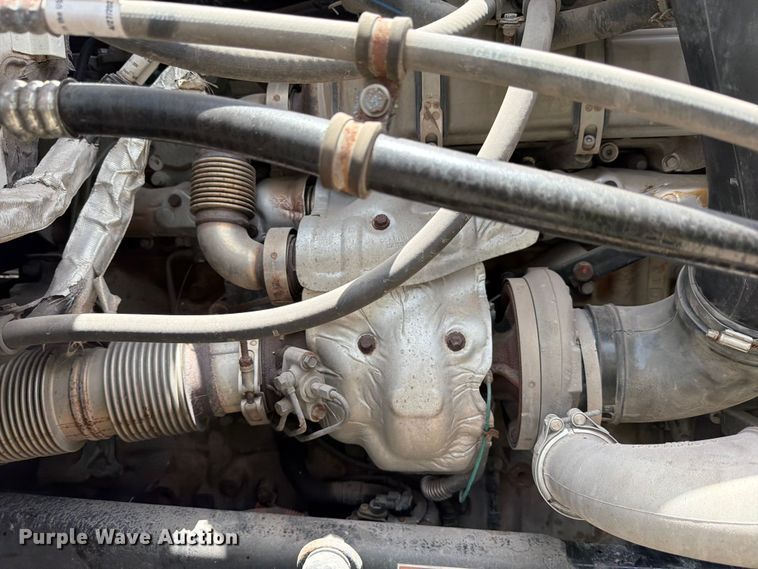 image for item YA3813 2022 Western Star 5700XE semi truck