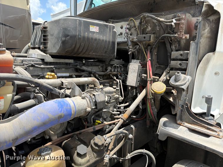 image for item YA3813 2022 Western Star 5700XE semi truck