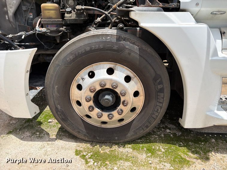 image for item YA3813 2022 Western Star 5700XE semi truck