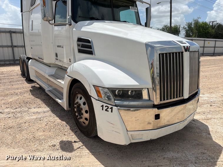 image for item YA3814 2022 Western Star 5700XE semi truck