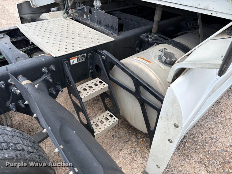 image for item YA3814 2022 Western Star 5700XE semi truck