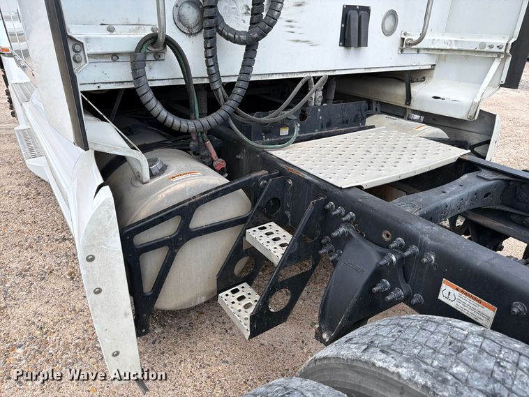 image for item YA3814 2022 Western Star 5700XE semi truck