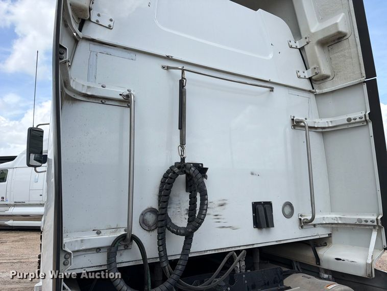image for item YA3814 2022 Western Star 5700XE semi truck
