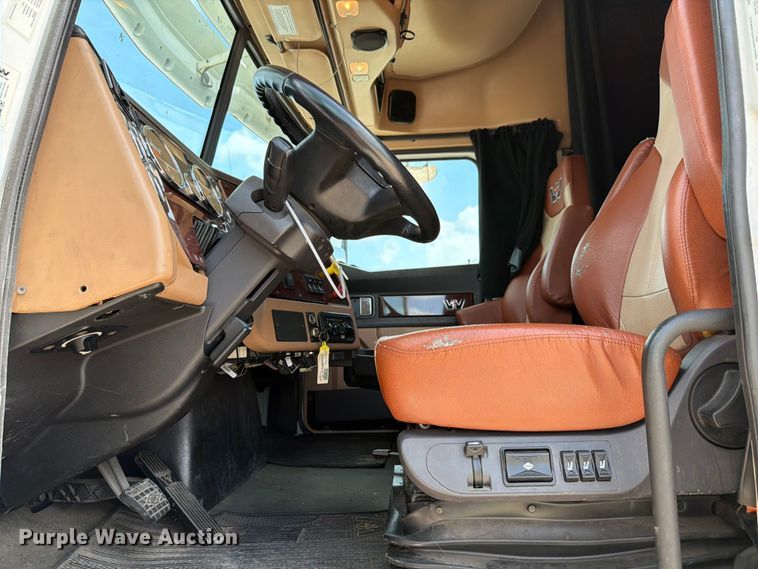 image for item YA3814 2022 Western Star 5700XE semi truck
