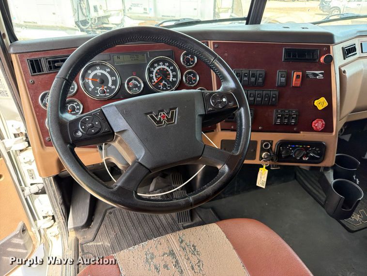 image for item YA3814 2022 Western Star 5700XE semi truck