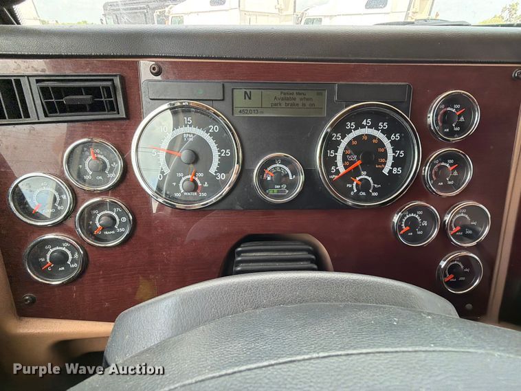 image for item YA3814 2022 Western Star 5700XE semi truck