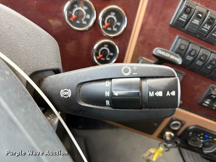image for item YA3814 2022 Western Star 5700XE semi truck