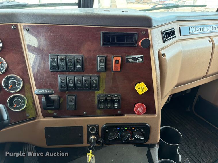 image for item YA3814 2022 Western Star 5700XE semi truck
