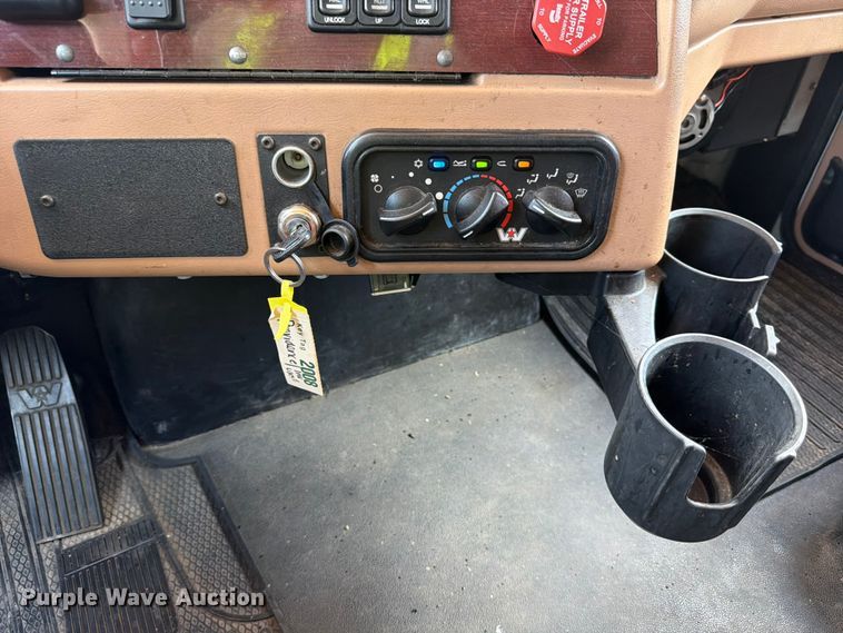 image for item YA3814 2022 Western Star 5700XE semi truck