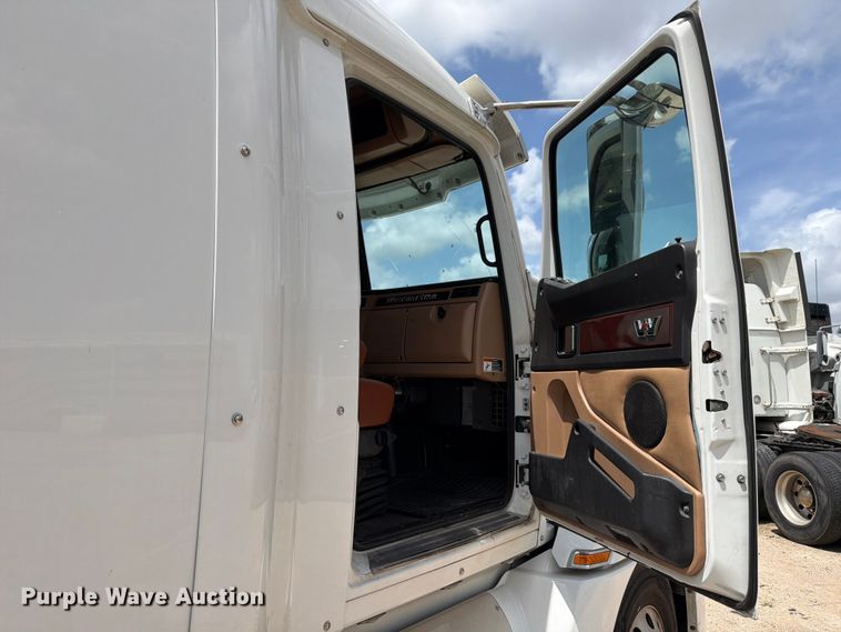 image for item YA3814 2022 Western Star 5700XE semi truck