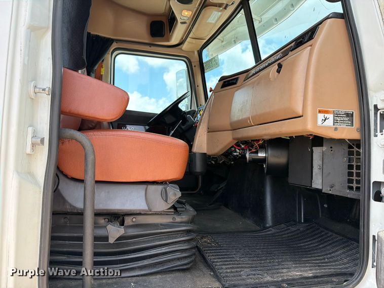 image for item YA3814 2022 Western Star 5700XE semi truck