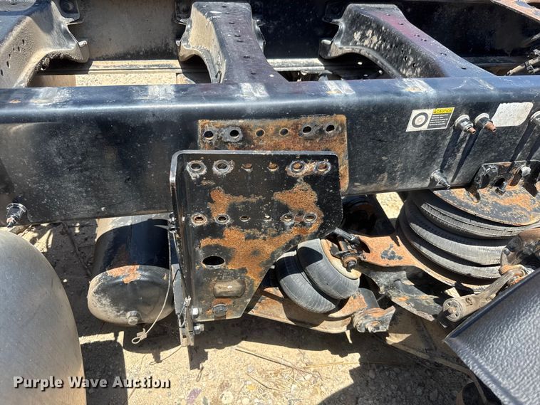 image for item YA3858 2016 Peterbilt 567 semi truck