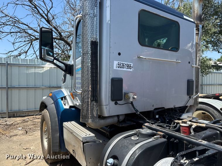 image for item YA3858 2016 Peterbilt 567 semi truck