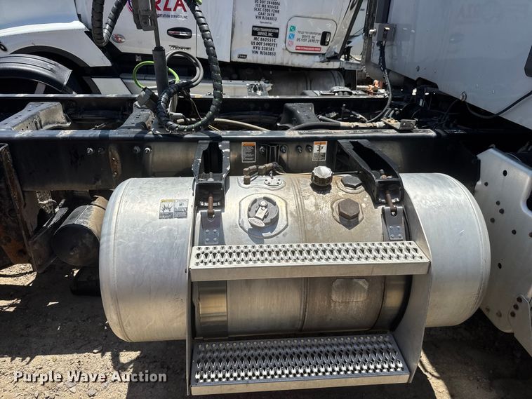 image for item YA3858 2016 Peterbilt 567 semi truck