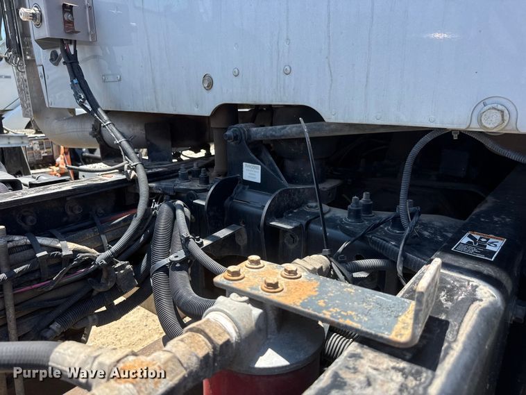 image for item YA3858 2016 Peterbilt 567 semi truck