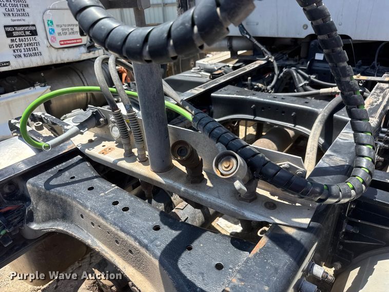 image for item YA3858 2016 Peterbilt 567 semi truck