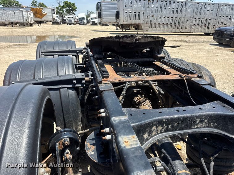 image for item YA3858 2016 Peterbilt 567 semi truck