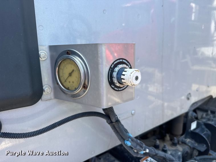 image for item YA3858 2016 Peterbilt 567 semi truck