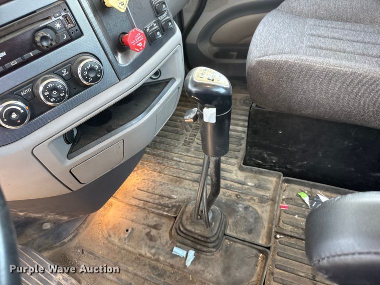 image for item YA3858 2016 Peterbilt 567 semi truck