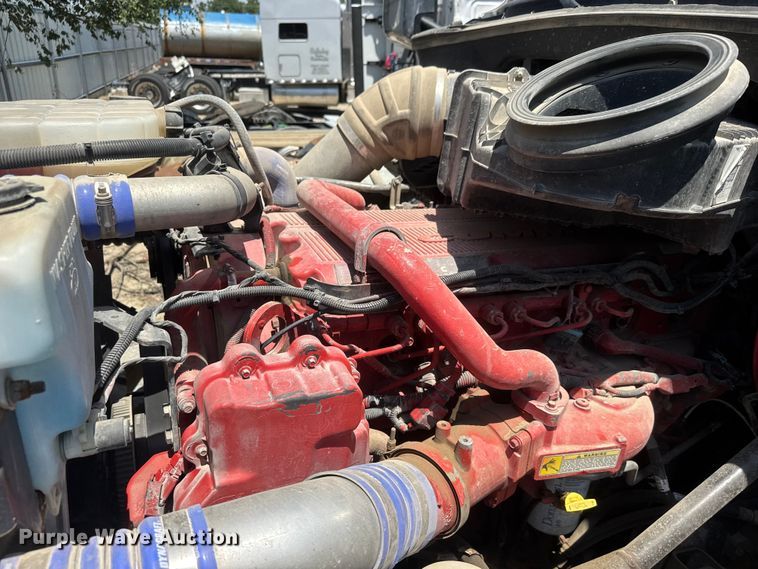 image for item YA3858 2016 Peterbilt 567 semi truck