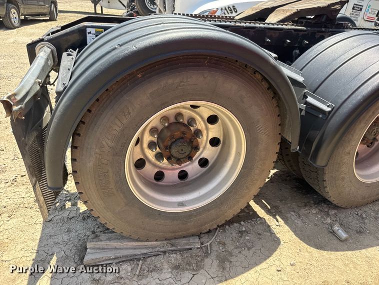 image for item YA3858 2016 Peterbilt 567 semi truck