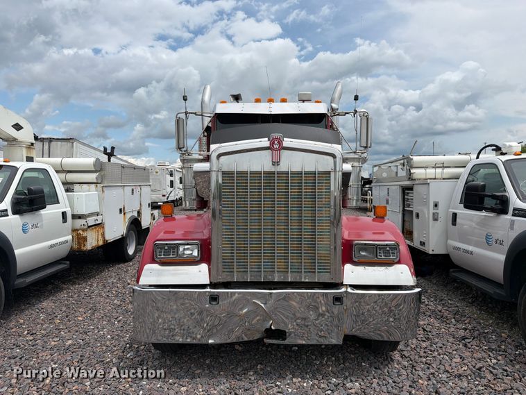 image for item YA3932 2006 Kenworth W900 semi truck