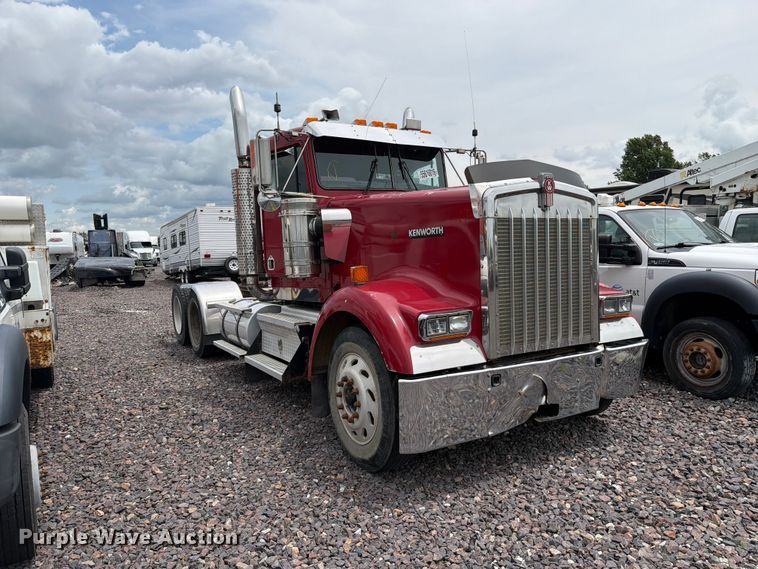 image for item YA3932 2006 Kenworth W900 semi truck