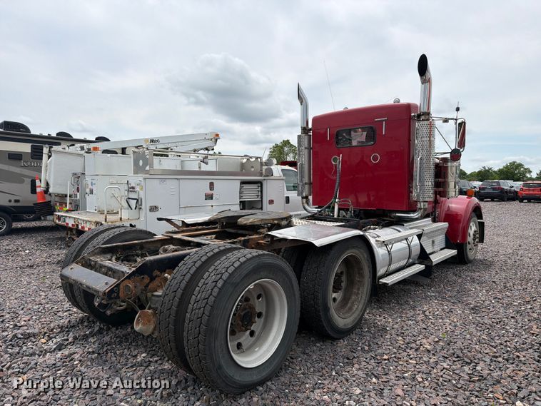 image for item YA3932 2006 Kenworth W900 semi truck