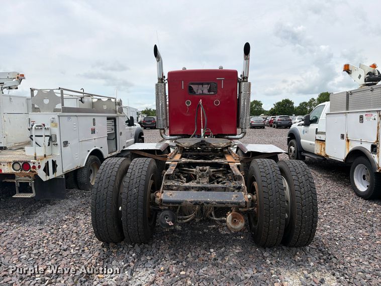 image for item YA3932 2006 Kenworth W900 semi truck