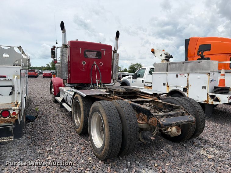 image for item YA3932 2006 Kenworth W900 semi truck