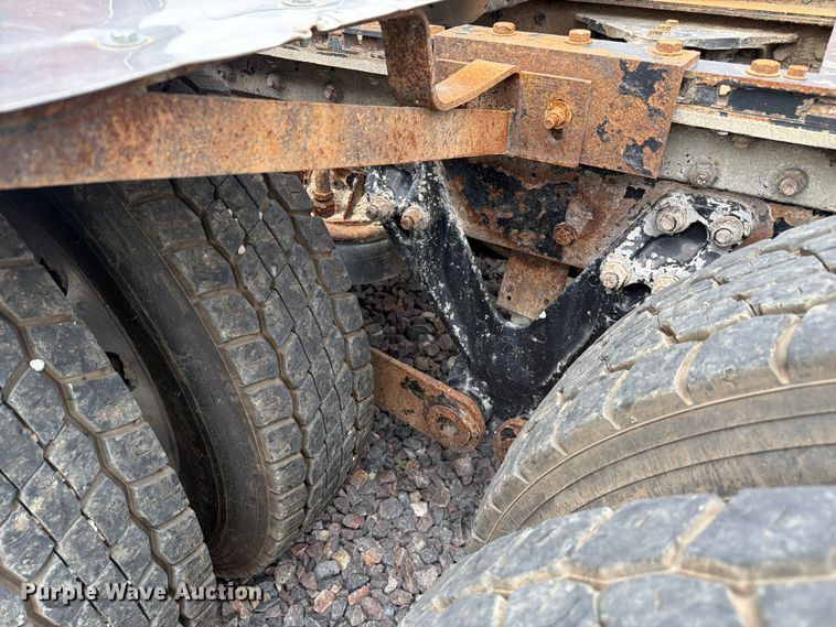 image for item YA3932 2006 Kenworth W900 semi truck
