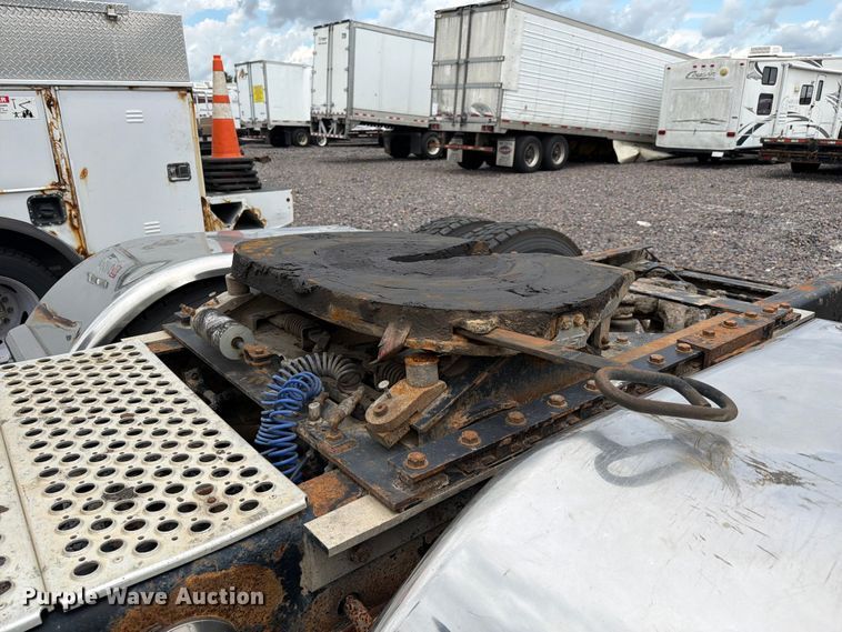 image for item YA3932 2006 Kenworth W900 semi truck