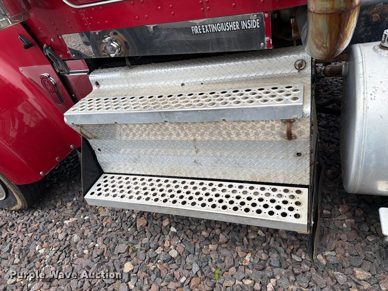 image for item YA3932 2006 Kenworth W900 semi truck