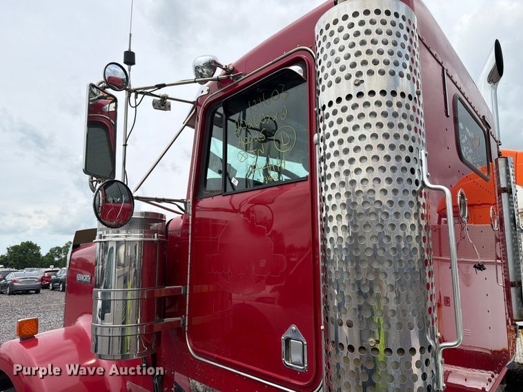 image for item YA3932 2006 Kenworth W900 semi truck