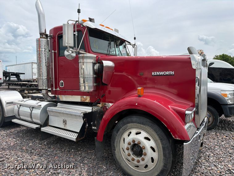 image for item YA3932 2006 Kenworth W900 semi truck