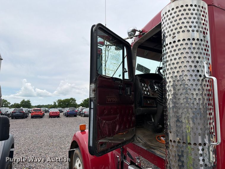 image for item YA3932 2006 Kenworth W900 semi truck