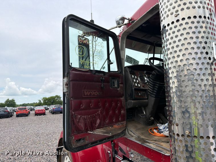 image for item YA3932 2006 Kenworth W900 semi truck