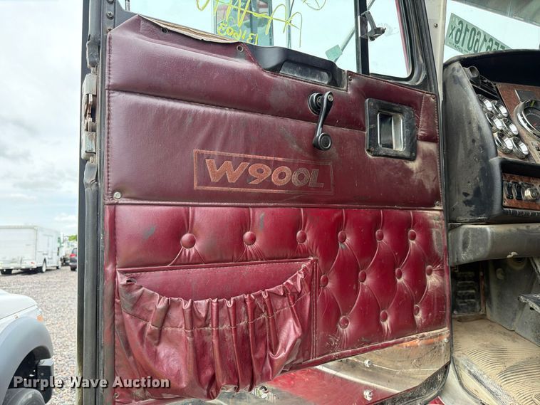 image for item YA3932 2006 Kenworth W900 semi truck