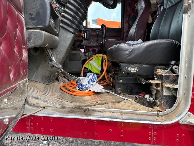 image for item YA3932 2006 Kenworth W900 semi truck