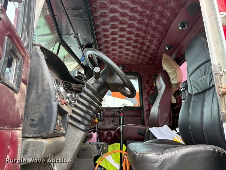 image for item YA3932 2006 Kenworth W900 semi truck