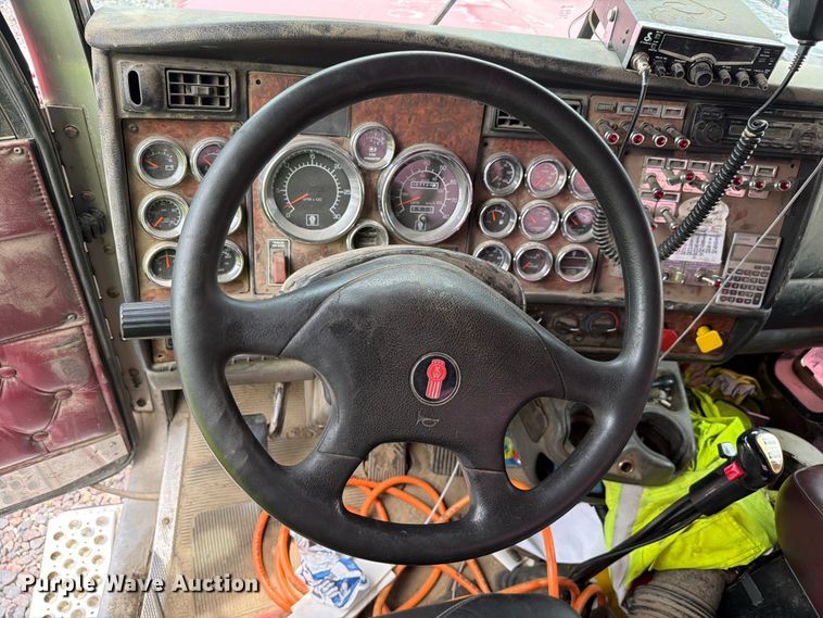 image for item YA3932 2006 Kenworth W900 semi truck