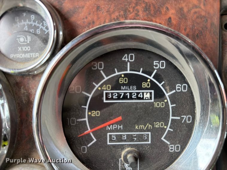 image for item YA3932 2006 Kenworth W900 semi truck