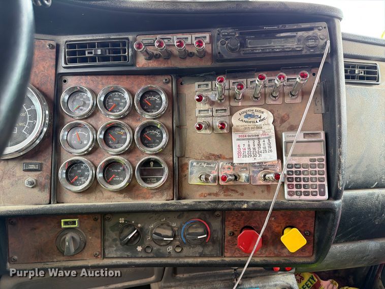 image for item YA3932 2006 Kenworth W900 semi truck